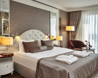 Sunis Efes Royal Palace Resort & Spa - Ozdere - Schlafzimmer