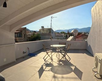 Data Maisonettes And More - Isla de Quíos - Balcón