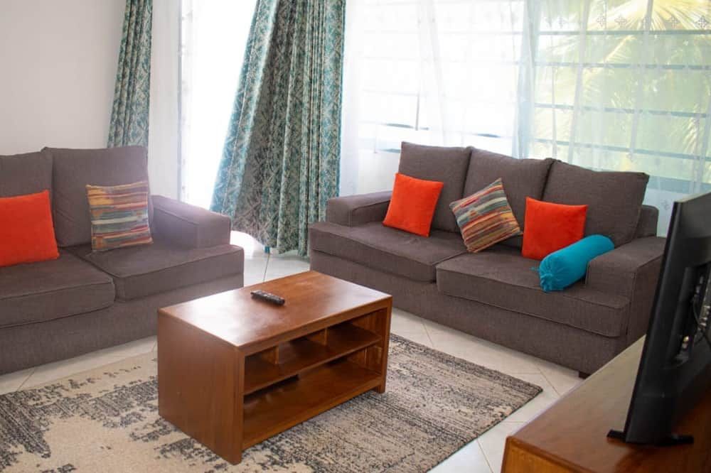 Sere Serene Homes ,beachfront Apartment. - Mombasa - Living room