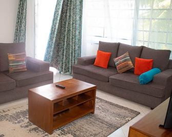 Sere Serene Homes ,beachfront Apartment. - Mombassa - Huiskamer
