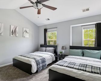 Luxury Townhome In Charlotte-10 Min From Uncc, Pnc Pavilion And Motor Speedway - Charlotte - Habitación