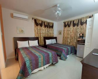 جولدن جايتس إن - باسيترّ - غرفة نوم