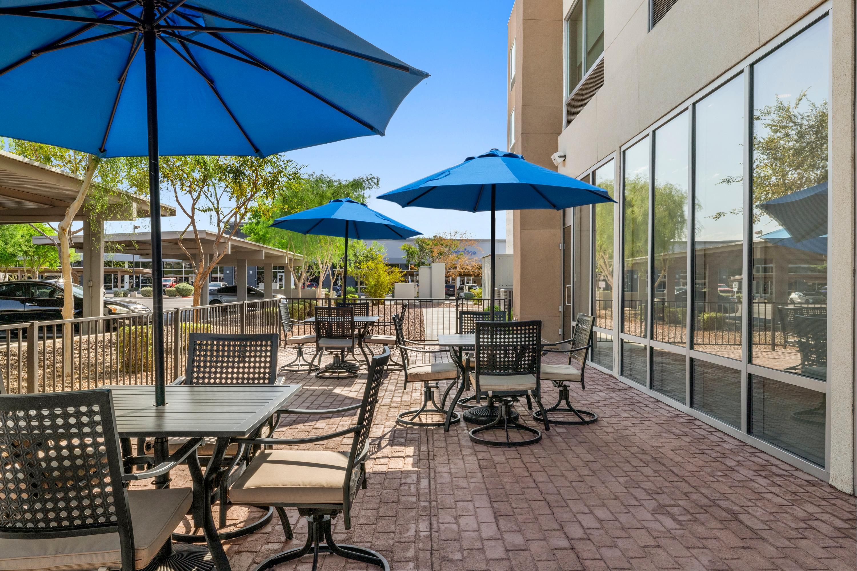 هوليداي إن إكسبرس آند سويتس فينيكس ويست توليسونا باي آيتش جي - توليسون - شرفة مرصوفة