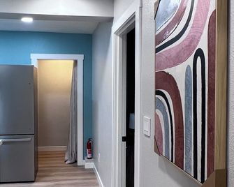 Midtown Outdoorsy Apartment - Anchorage - Hallway