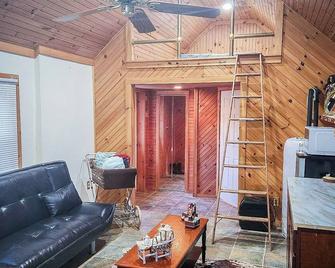 Cozy Guesthouse in Woodstock, MD - Woodstock - Living room