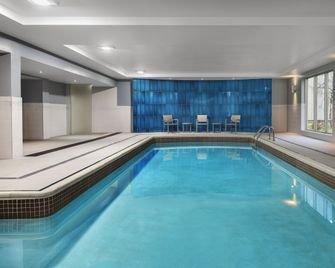 Holiday Inn Express & Suites Chatham South By IHG - Chatham-Kent - Zwembad