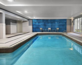 Holiday Inn Express & Suites Chatham South By IHG - Chatham-Kent - Басейн