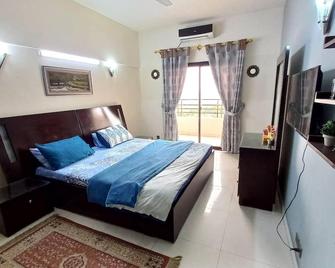 Two Bedrooms Comfortable Apartment - Karachi