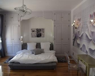 Les Genebruyères - Aubigny-sur-Nère - Bedroom