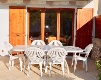3-star lake view gîte - Cernon - Patio