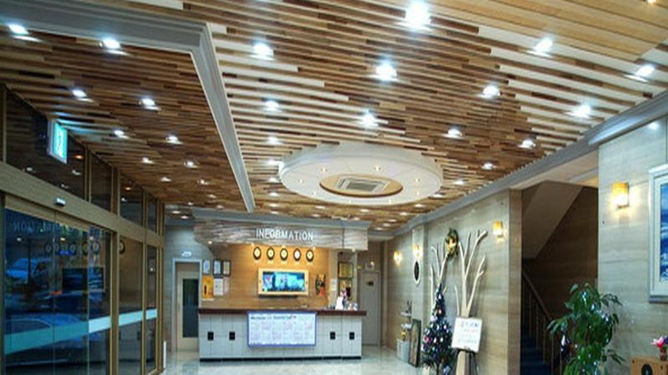 Hotel Raum Jeju