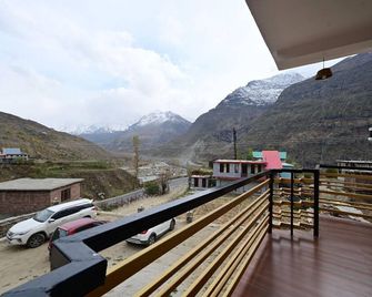 The Bulevar - Alpine - Sissu - Varanda