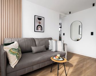Amber - by Kairos Apartments - Глівіце - Вітальня