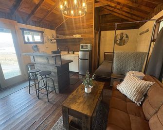 Vineyard Bunkhouse studio near Chelan - Pateros - Living room