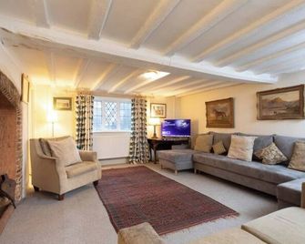 Grade 2 Listed Rural Farm House - Chiddingfold - Wohnzimmer