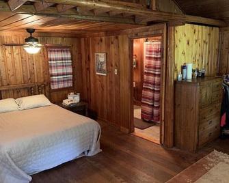 Escape to 20 acres of pure UP bliss - Grand Marais - Habitación