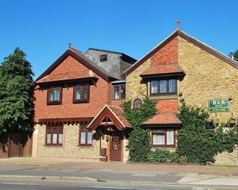 Oakwood Bed and Breakfast Heathrow - West Drayton - Building