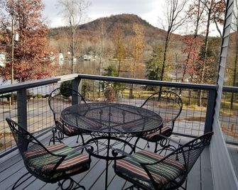 Lakeview on Lake Lanier. Garage apartment - Landrum - Balcony