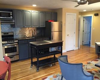 Contemporary Style And Comfort Convenient To Boston And Route 128 - Dedham - Kitchen