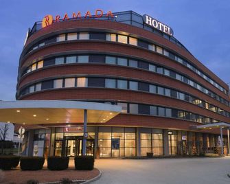 Ramada by Wyndham Graz - Unterpremstatten - Building