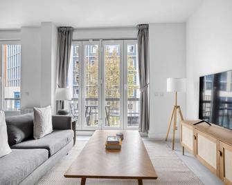 Amazing Chamberi 2BR, in the heart of Madrid, by Blueground - Madrid - Sala de estar