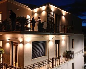 Svr Palace - Bronte - Edificio