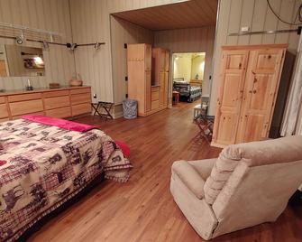 Sunrise Lodge at Mt. Waiontha: An Outdoor Experience - Richfield Springs - Bedroom