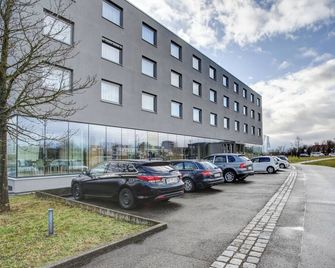 eXo Fly Level 4 Hotel Stuttgart-Flughafen - Ostfildern - Gebäude