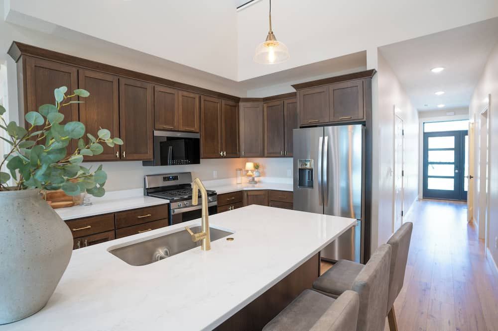 Sherman Creek - Modern Luxury Townhome Perfect for Families & Groups