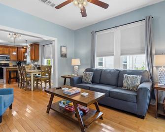 Gulfport Game Room House Walk to Beach Family Fun - Gulfport - Sala de estar