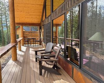 Woodlands Nest - modern cabin in the woods - Mazama - Balcony