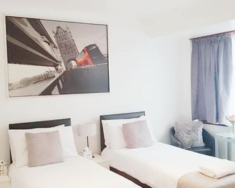 The 55 - Edmonton - Bedroom