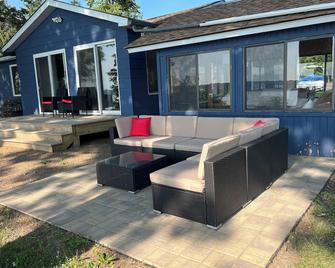Bella Vista - Stunning modern Lakeshore home on Pokegama lake in Pine City, MN - Grasston - Patio