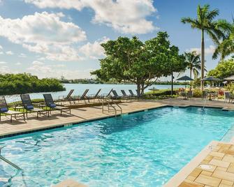 Comfort & Convenience! 3 Great Units Near Florida Keys Aquarium Encounters - Key Colony Beach - Piscina
