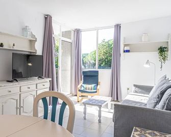 Apartment In Front Of The Beach 40min Bcn By Train - Sant Pol de Mar - Sala de jantar