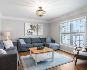 Escape To The Lake! Boat Launch Nearby and Close To All Northern Michigan Fun - Alanson - Sala de estar