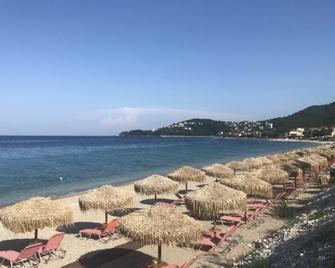 Natalia Studios - Poros