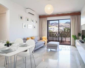 Delightful Apartment with Picturesque Views - Mijas - Essbereich
