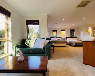 Bright House@gungahlin Town Center - Gungahlin - Living room