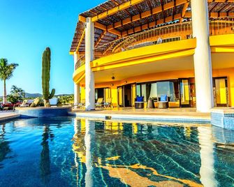 A great escape just minutes from downtown Cabo! Amazing view of downtown Cabo! - Cabo San Lucas - Pool