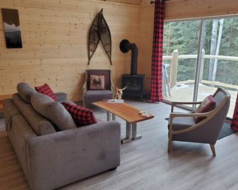 Brand new Lakeside Cabin - Bridge Lake - Living room