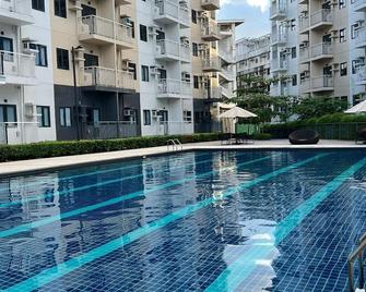 Hill Residence by Sarah Rentals - Caloocan - Piscina