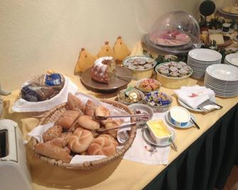 Hotel Roter Hahn - Bed & Breakfast - Garmisch-Partenkirchen - Buffet