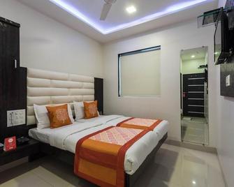 Hotel Adnoc Inn - Mumbai - Bedroom