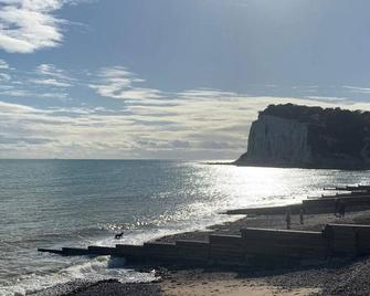 A relaxing holiday Bungalow with access to Gym/Pool/Sauna & great coastal walks. - Dover