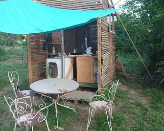 Tente en permaculture pirate - Creysse - 天井