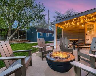 Heights Hideaway - Great Location - Game and Movie Room - Westminster - Patio