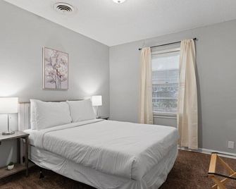15 Minutes from Downtown Welcome to Woodbridge - Montgomery - Bedroom