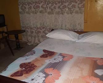 Topway Hotel - Nkawkaw - Habitación