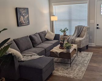 New 3 Bedroom 2.5 Bath Townhome in Downtown Washington Court House - Washington - Huiskamer